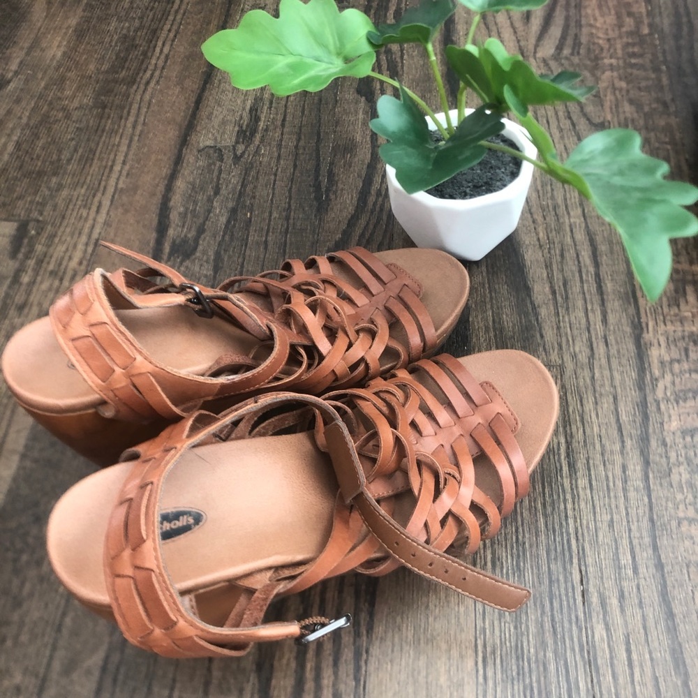 Tan wedges❤️
